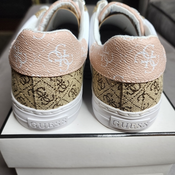 Guess gwLoven3 Sneakers - Picture 3 of 6